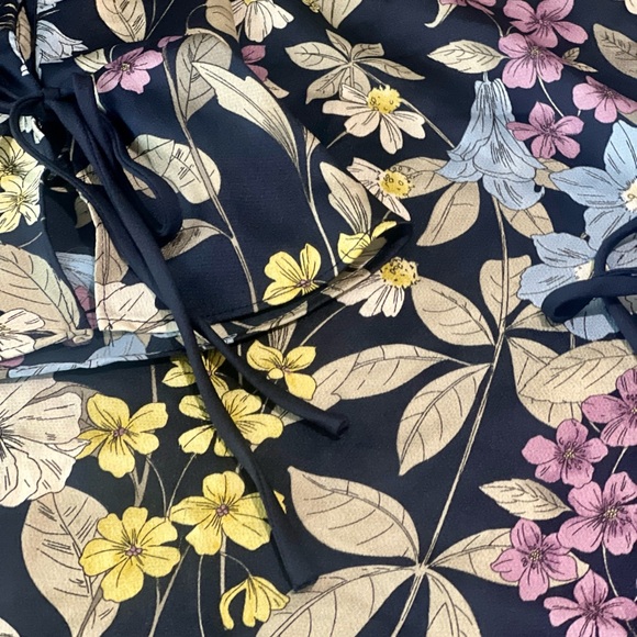 Vince Camuto blouse size 1X Spring colors - Picture 5 of 8